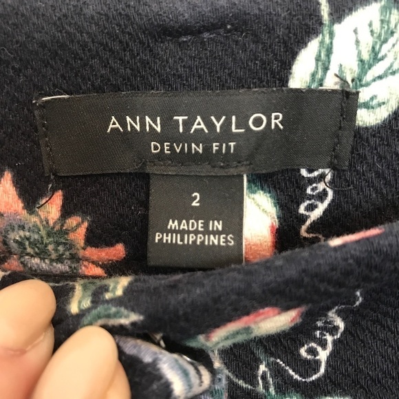Ann Taylor Floral Print Devin Fit Crop Pants Sz 2 - Picture 7 of 8